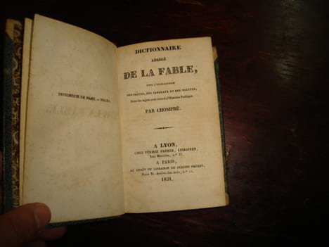 Dictionnaire abrégé de la able pour l'intelligence des Poëtes, des Tableaux et des Statues.. CHOMPRE.