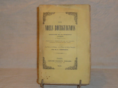 LES NOËLS BOURGUIGNONS de Bernard DE LA MONNOYE publiés pour la première fois avec une traduction littérale en regard du texte patois, et précédés ...