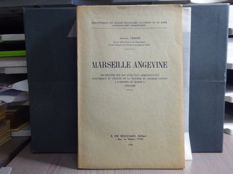MARSEILLE ANGEVINE. Recherches sur son évolution administrative, économique et urbaine de la victoire de Charles d'Anjou à l'arrivée de Jeanne Ière ( ...