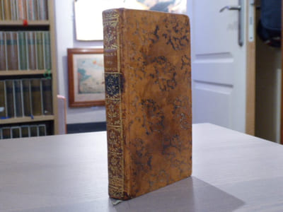 Les Moeurs et Coutumes des François dans les differens tems de la Monarchie. - Précédés des moeurs des anciens Germains, traduits du Latin de C. Tacite, & d'une préface, contenant quelques remarques relatives aux usages anciens ou modernes de ces deux peu