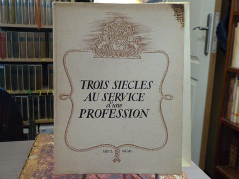 Trois siècles au service d'une profession.. WEISS F.