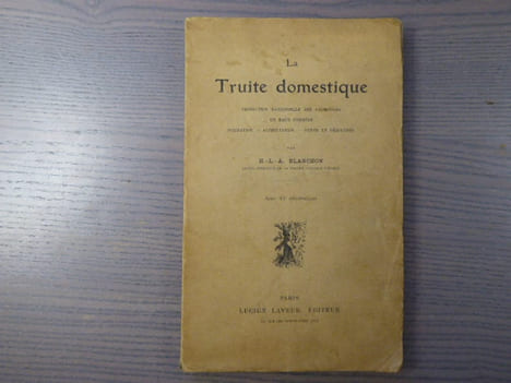 LA TRUITE DOMESTIQUE. Production rationnelle des salmonidés en eaux fermées - Incubation - Alimentation - Vente et débouchés.. BLANCHON H.-L.-A.