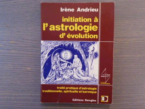 Initiation à l'astrologie d'évolution. Traité pratique d'astrologie traditionnelle, spirituelle et karmique.. ANDRIEU Irène