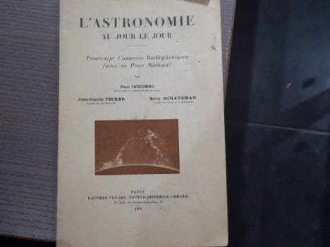 L'Astronomie au Jour le Jour. Trente-sept Causeries Radiophoniques faites au Poste National.. COUDERC Paul