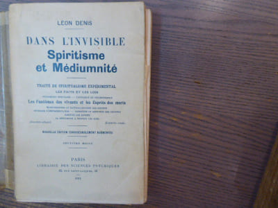 Dans l'Invisible Spiritisme et Médiumnité. Traité de Spiritualisme expérimental les faits et les lois phénomènes spontanés - typtologie et psychographie les Fantômes des vivants et les Esprits des morts. Incorporations et matérialisations des défunts méth