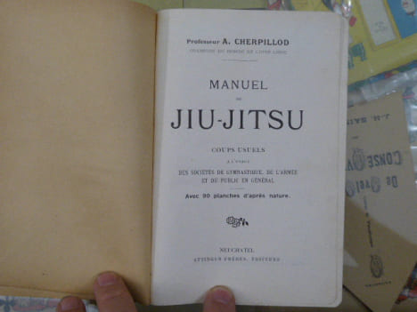 Manuel de JIU-JITSU. Coups usuels à l'usage des sociétés de gymnastique, de l'armée et du public en général.. CHERPILLOD A.