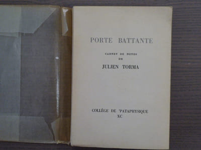 Porte battante.