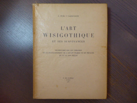 L'ART WISIGOTHIQUE et ses survivances. Recherches sur les origines et le développement de l'art en France et en Espagne du IVe au XIIe siècle.. PUIG I ...