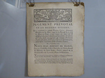 JUGEMENT PREVOTAL et en dernier ressort, qui condamne le nommé Pierre JAMON, surnommé MANDRIN ou LES BOIS [...] à être rompu vif, pour vols & assassinats de grands chemins par lui commis [...].