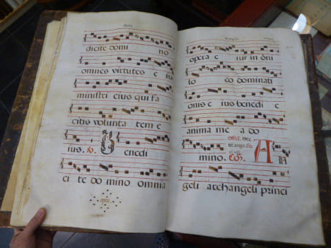 IMPORTANT ET EXCEPTIONNEL ANTIPHONAIRE XVIe siècle sur parchemin.. ANTIPHONAIRE