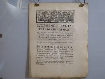 JUGEMENT PREVOTAL et en dernier ressort, qui déclare le nommé BARON, atteint et convaincu de vol avec fractures extérieures, violences & excès, & le condamne à être rompu vif.