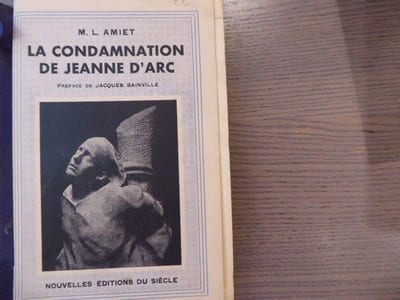 La Condamnation de Jeanne D'Arc vue à la lumière des grands événements du Moyen-Age.