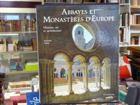 ABBAYES ET MONASTERES D'EUROPE. Histoire, art et architecture.. SCHUTZ Bernhard