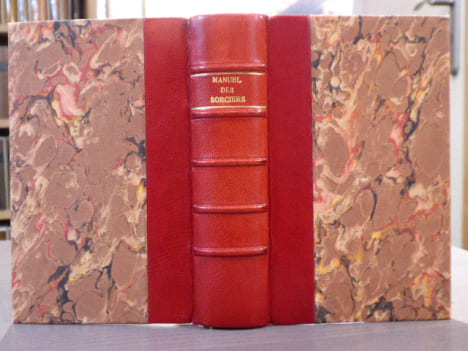 MANUEL COMPLET DES SORCIERS OU LA MAGIE BLANCHE DEVOILEE par les découvertes de la chimie, de la physique et de la mécanique,[...]. Précédé d'une ...