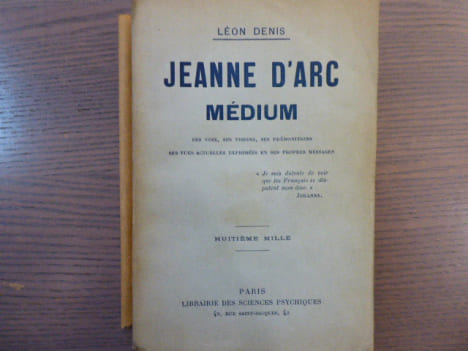 JEANNE D'ARC MEDIUM. Ses voix, ses visions, ses prémonitions ses vues actuelles exprimées en ses propres messages.. DENIS Léon