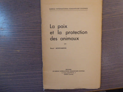 La paix et la protection des animaux.