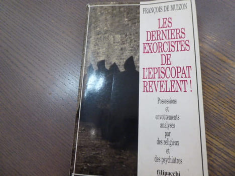 Les derniers exorcistes de l'Episcopat révèlent! Possessions et envoûtements analysés par des religieux et des psychiatres.. MUIZON François ( De )