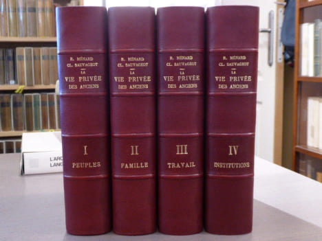. Les peuples dans l'antiquité - la famille dans l'antiquité - Le travail dans l'antiquité - Les institutions dans l'antiquités. 4 volumes.. MENARD ...