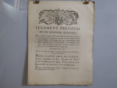 JUGEMENT PREVOTAL et en dernier ressort, qui déclare Gaspard TRACQ, atteint et convaincu d'avoir avec six autres complices attaqué à main armée [...], & commis des vols considérables [...], & le condamne à être rompu vif.