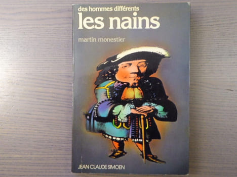 Des hommes différents. LES NAINS.. MONESTIER Martin