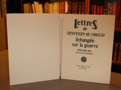 LETTRES de EINSTEIN et FREUD échangée sur la guerre. Présenté par Denis DE ROUGEMONT.