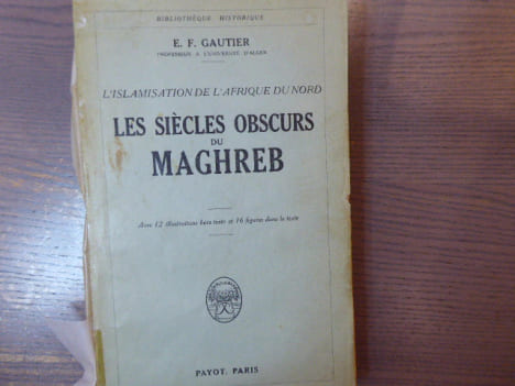 L'Islamisation de l'Afrique du Nord. Les siècles obscurs du Maghreb.. GAUTIER E. F.