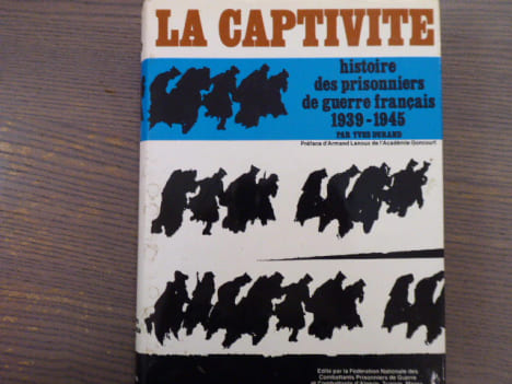 La Captivité. Histoire des prisonniers de guerre français 1939-1945.. DURAND Yves