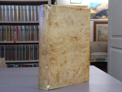 LES STATUTS ET COUSTUMES DU PAYS DE PROVENCE. Commentées par M. Jacques MORGUES, Advocat à la Cour. Reveu de nouveau, corrigé et augmenté par le mesme ...