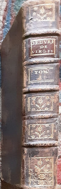 Les oeuvres de virgile tome 1 uniquement 
Les oeuvres de Virgile, traduites en françois, le texte vis-a-vis la traduction, Par M. L'Abbé des Fontaines, nouvelle édition Avec les remarques de M. de Martignac