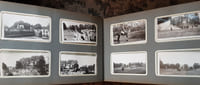 Album photo de famille, les photographgies sont en noir-blanc, 
