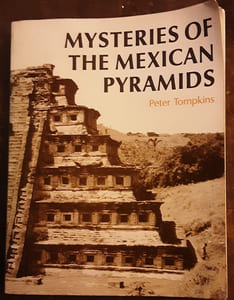 Mysteries of the Mexican Pyramids
Peter Tompkins