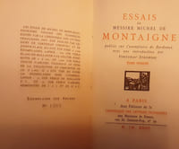 Essais de Messire Michel de Montaigne publiés sur l'exemplaire de Bordeaux avec une introduction par Fortunat Strowski.
MONTAIGNE Michel de