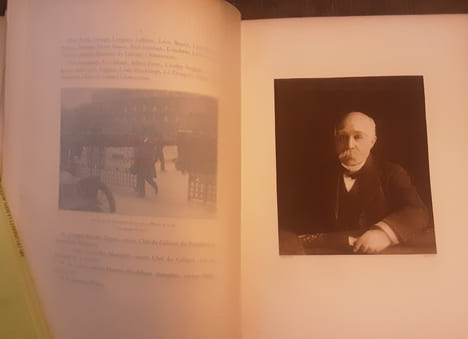 Inauguration solennelle dans la salle des séances du conseil municipal des plaques consacrées par le Parlement aux artisans de la victoire. 7 juin ...