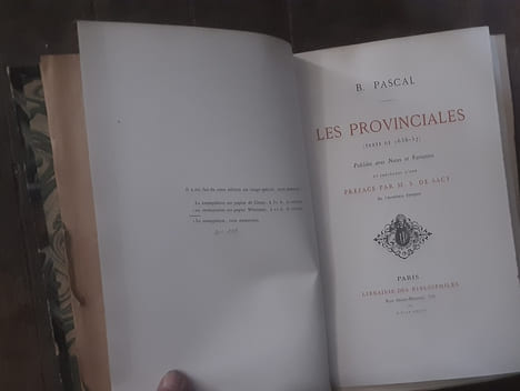 Les provinciales
texte de 1656-57 , publiées avec notes et variantes et précédées d'une préface par M.S. De Sacy
. Pascal Blaise 1623-1662