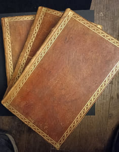 Elémens de Physique expérimentale, de chimie et de minéralogie, suivis d'un Abrégé d'Astronomie, à l'usage des Lycées et autres établissemens d'instruction publique. Seconde édition, totalement refondue et augmentée de plus d'un tiers. 3 Volumes.

