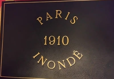 Paris Inondé et sa Banlieue, 29 Janvier 1910, 32 Vues. les clichés contenus dans cet album sont la propriété exclusive de la photographie Pierre Petit; 122 rue Lafayette, Paris