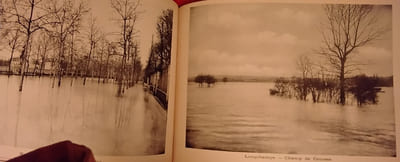 Paris Inondé et sa Banlieue, 29 Janvier 1910, 32 Vues. les clichés contenus dans cet album sont la propriété exclusive de la photographie Pierre Petit; 122 rue Lafayette, Paris