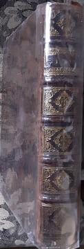 JOB TRADUIT EN FRANCAIS AVEC UNE EXPLICATION TIREE DES SAINTS PERES ET DES AUTEURS ECCLESIASTIQUES. job