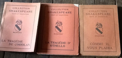 collection Shakespeare texte et traductuion, les 3 livres sont broches : 
comme il vous plaira
la tragedie d'othello
la tragedie de coriolan