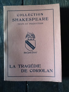 collection Shakespeare texte et traductuion, les 3 livres sont broches : 
comme il vous plaira
la tragedie d'othello
la tragedie de coriolan