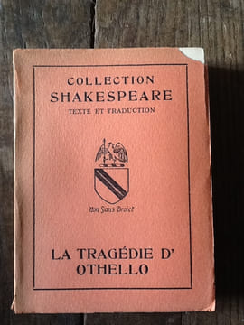 collection Shakespeare texte et traductuion, les 3 livres sont broches : 
comme il vous plaira
la tragedie d'othello
la tragedie de coriolan. ...