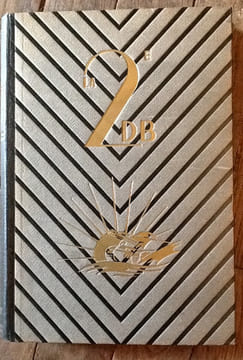 la deuxieme division blindee general Leclerc combattants et combats en France presente par un groupe d'officiers et d'hommes de la division.
la 2 db. ...