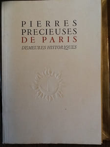 Pierres précieuses de Paris. Demeures historiques. Brochure réalisée à l'occasion de l'Exposition du Musée des Arts Décoratifs. Nov.-déc. 1945
