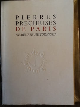 Pierres précieuses de Paris. Demeures historiques. Brochure réalisée à l'occasion de l'Exposition du Musée des Arts Décoratifs. Nov.-déc. 1945
. René ...
