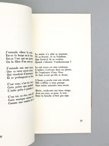 Au-delà d’un regard.   [ Livre dédicacé par l'auteur - édition originale ]