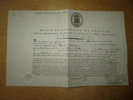 Dispense d'empêchement à mariage du trois au troisième degré de consanguinité accordée à deux paroissiens de La Fresnaye le 20 avril 1804. DE PIDOLL ...
