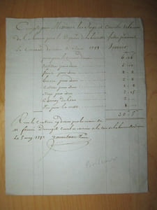 Compte pour Messieurs les Juges et Consuls de la Cour de la Bourse pour les Dépenses de la buvette faites pendant le courant du mois de Juin 1791 Sçavoir : pain pour le courant du mois, tortillons, fruits, beurre, citrons, sirops, charroy de l'eau, vin pour la messe, Reçu le contenu cy-dessus par les mains de M. François Domenget conseil en exercice de la Cour de la Bourse Bordeaux le 5 may 1792 [ Comptes de la buvette du Tribunal de Commerce de Bordeaux aux débuts de la Révolution Française ]