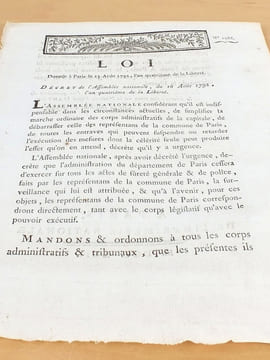 Loi donnée à Paris le 13 Août 1792, l'an quatrième de la Liberté. Décret de l'Assemblée nationale, du 10 août 1792. "L'Assemblée Nationale considérant ...