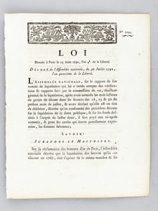 Loi donnée à Paris le 13 août 1792, l'an 4e de la Liberté. Décret de l'Assemblée Nationale du 30 juillet 1792 : Jurandes et Maîtrises : "Sur la réclamation des batteurs d'or de Paris..." ; Sur la demande de Louis Mosqueron, en indemnité des pertes par lui prétendu éprouvées lors de la descente que les Anglois firent à Cherbourg, le 7 août 1758..." ; "Sur la demande du Sieur Morin, négociant à Nantes, en remboursement de la somme de 609000 livres formant le prix de portions de terrains du château Trompette à Bordeaux" ; "Sur la demande du Sieur Buocher, sergent au régiment des Gardes-Suisses, tendant à obtenir une indemnité résultant de la vente du château de Madrid" ; "Sur la demande de François Thiébault Maltzan" contre l'abbé Nottinger de l'abbaye royale de Notre-Dame de Freitstroff ; "Sur la demande du Sieur abbé le Breton de Rasanne" sur la communauté des religieuses bénédictines de Saint-Maixent ;