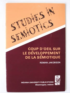 Coup d'oeil sur le développement de la sémiotique.. JAKOBSON, Roman